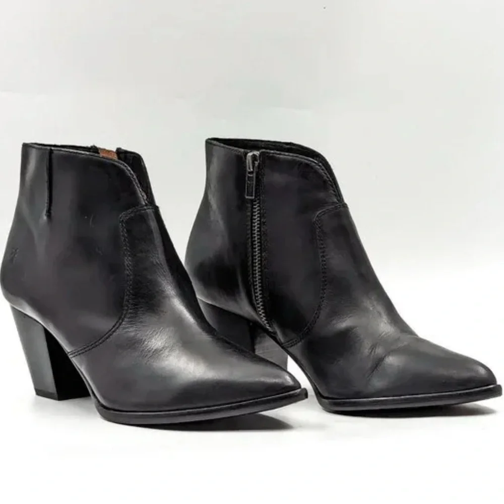 Frye women’s Jennifer bootie size 8.5 excellent condition